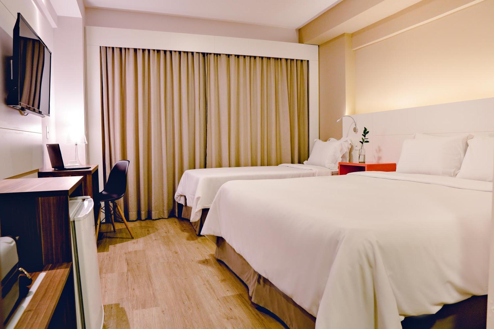 Luxury Triple - 1 Queen Bed and 1 Single Bed