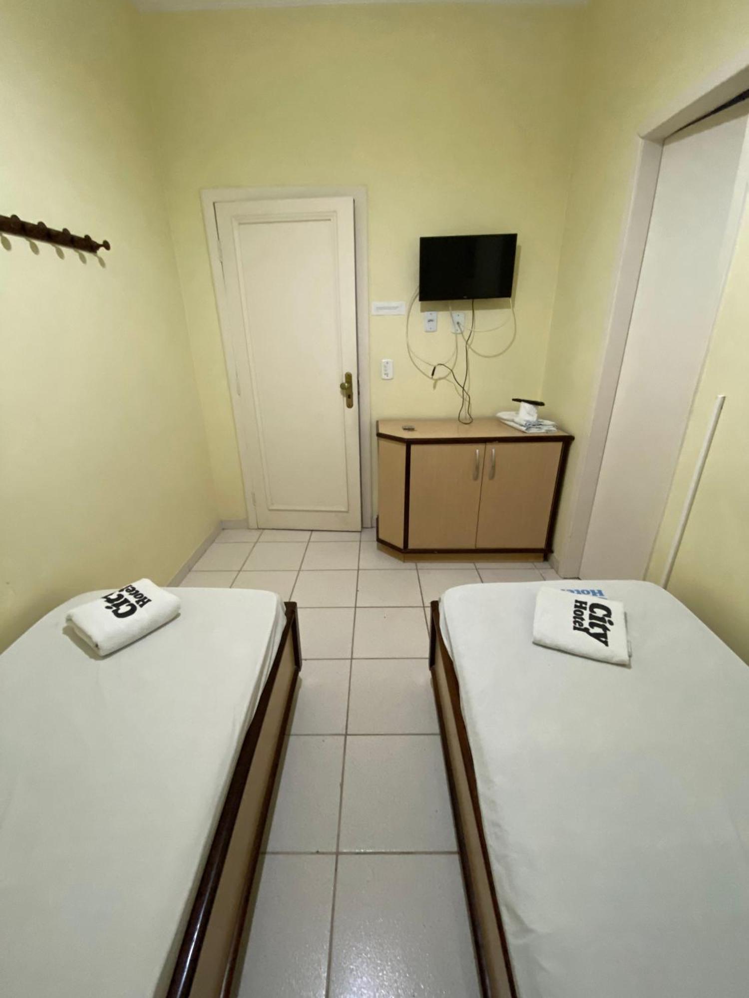 Twin Room,1545111928:JPEG